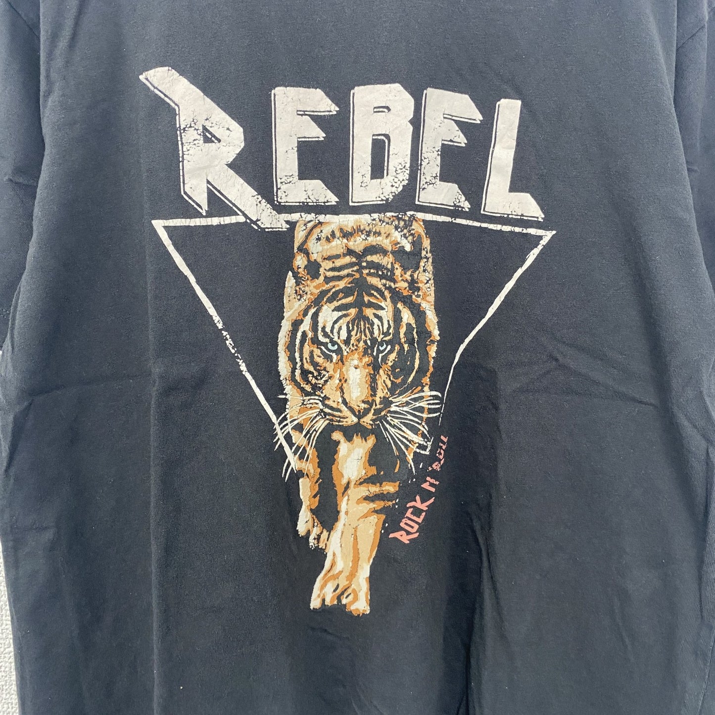 古着 used　半袖アニマルプリントTシャツ　黒　ブラック　虎柄　トラ柄　クルーネック　レトロデザイン　Mサイズ