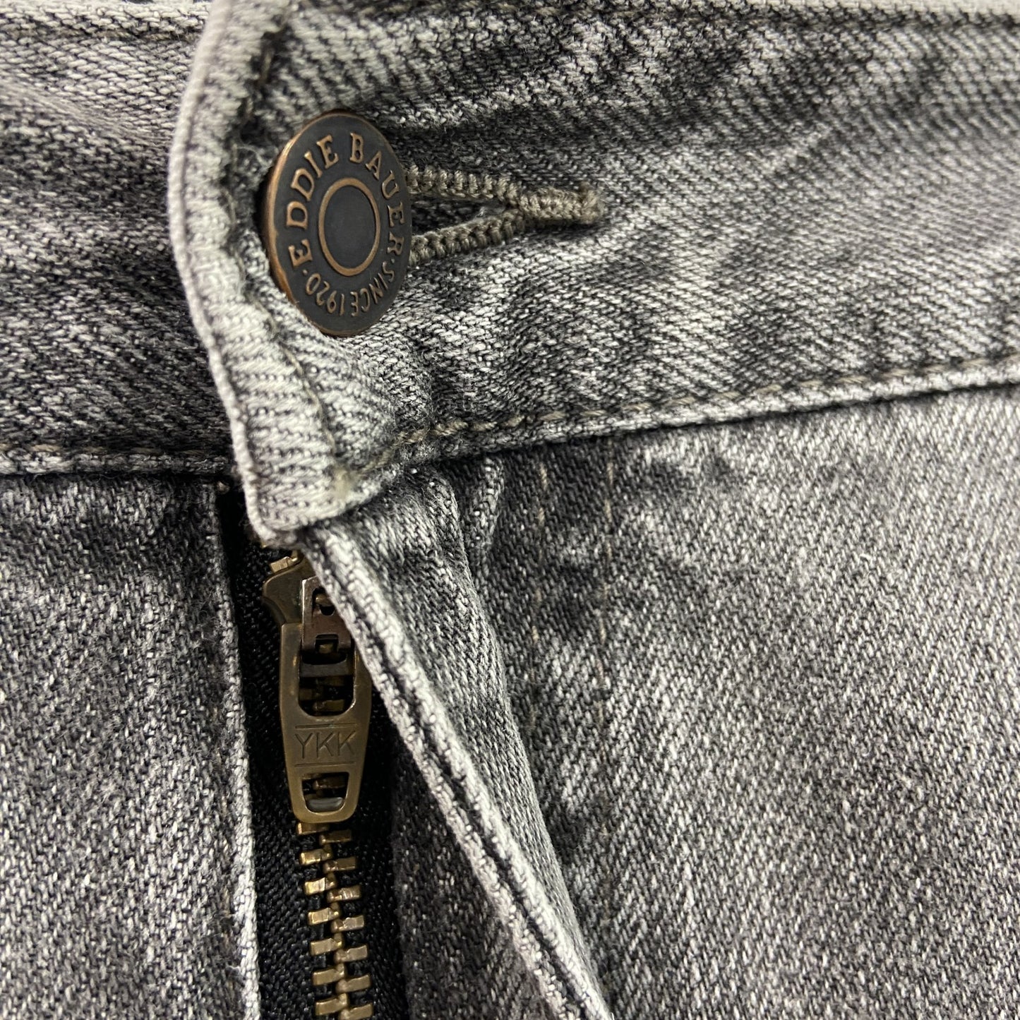 Eddie Bauer　エディーバウアー　PREMIUM DENIM　デニムパンツ/ジーンズ　ジップフライ　灰色　グレー