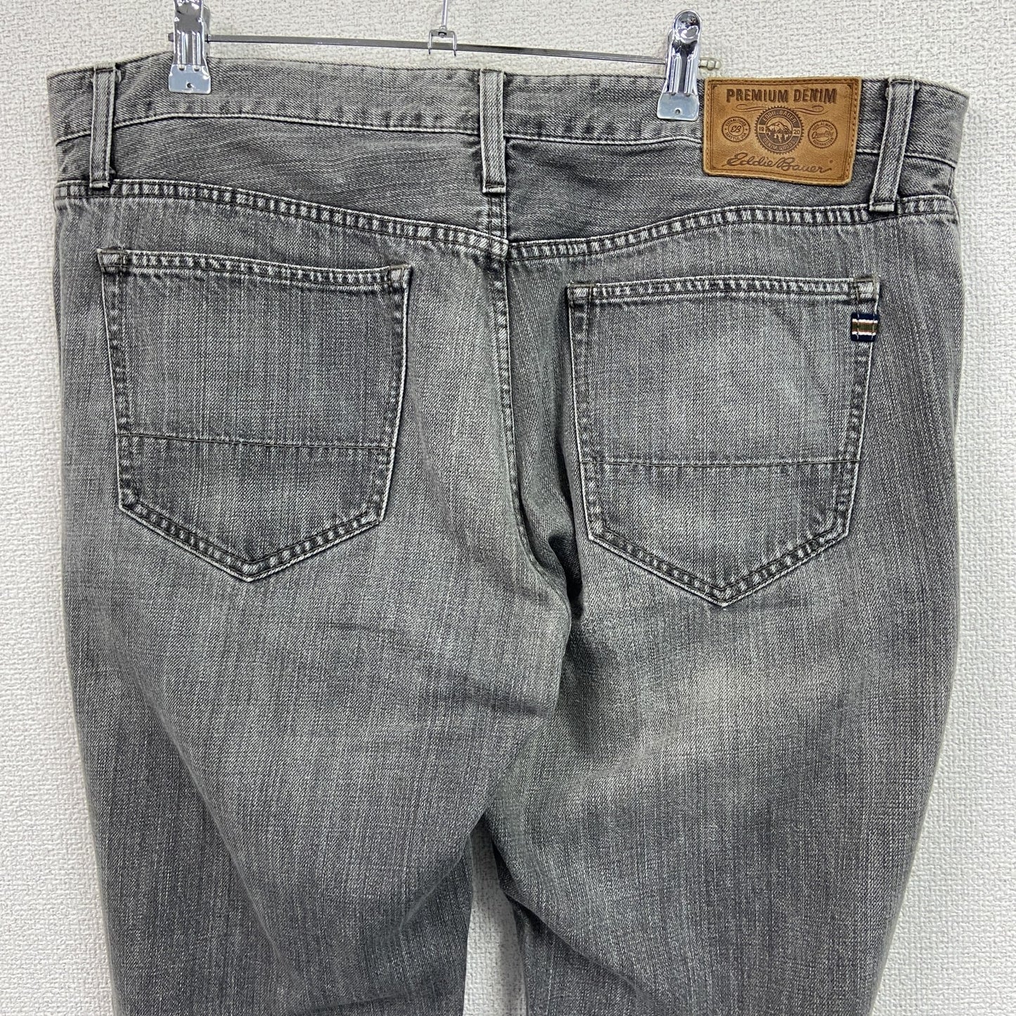 Eddie Bauer　エディーバウアー　PREMIUM DENIM　デニムパンツ/ジーンズ　ジップフライ　灰色　グレー