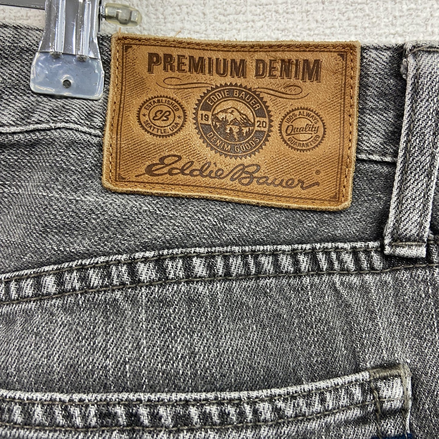 Eddie Bauer　エディーバウアー　PREMIUM DENIM　デニムパンツ/ジーンズ　ジップフライ　灰色　グレー