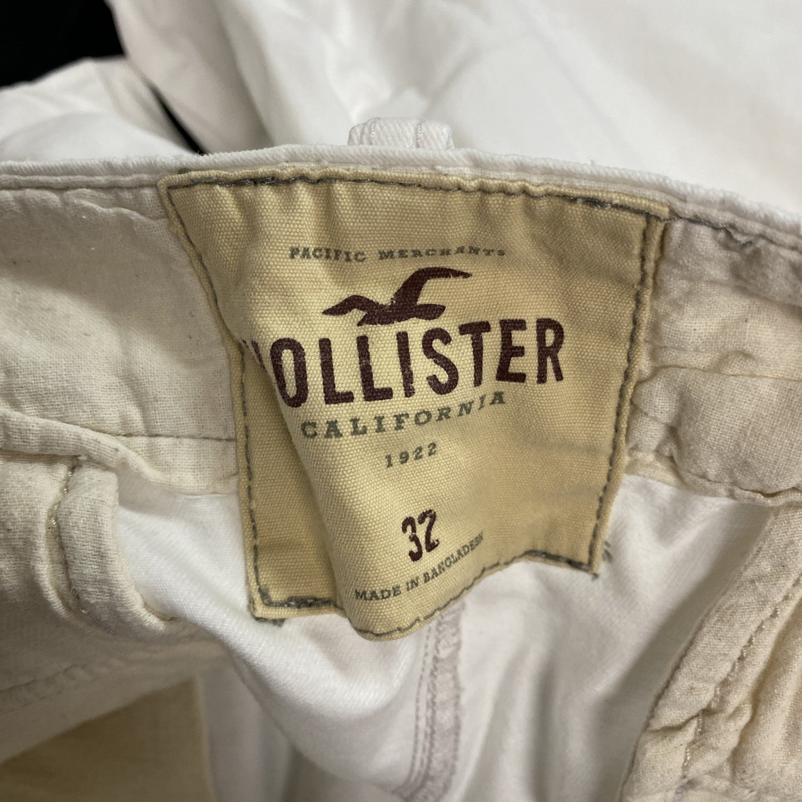 HOLLISTER　ホリスター　ハーフパンツ/ショートパンツ　ボタンフライ　刺繍ロゴ　ワンポイント　白　ホワイト　32サイズ