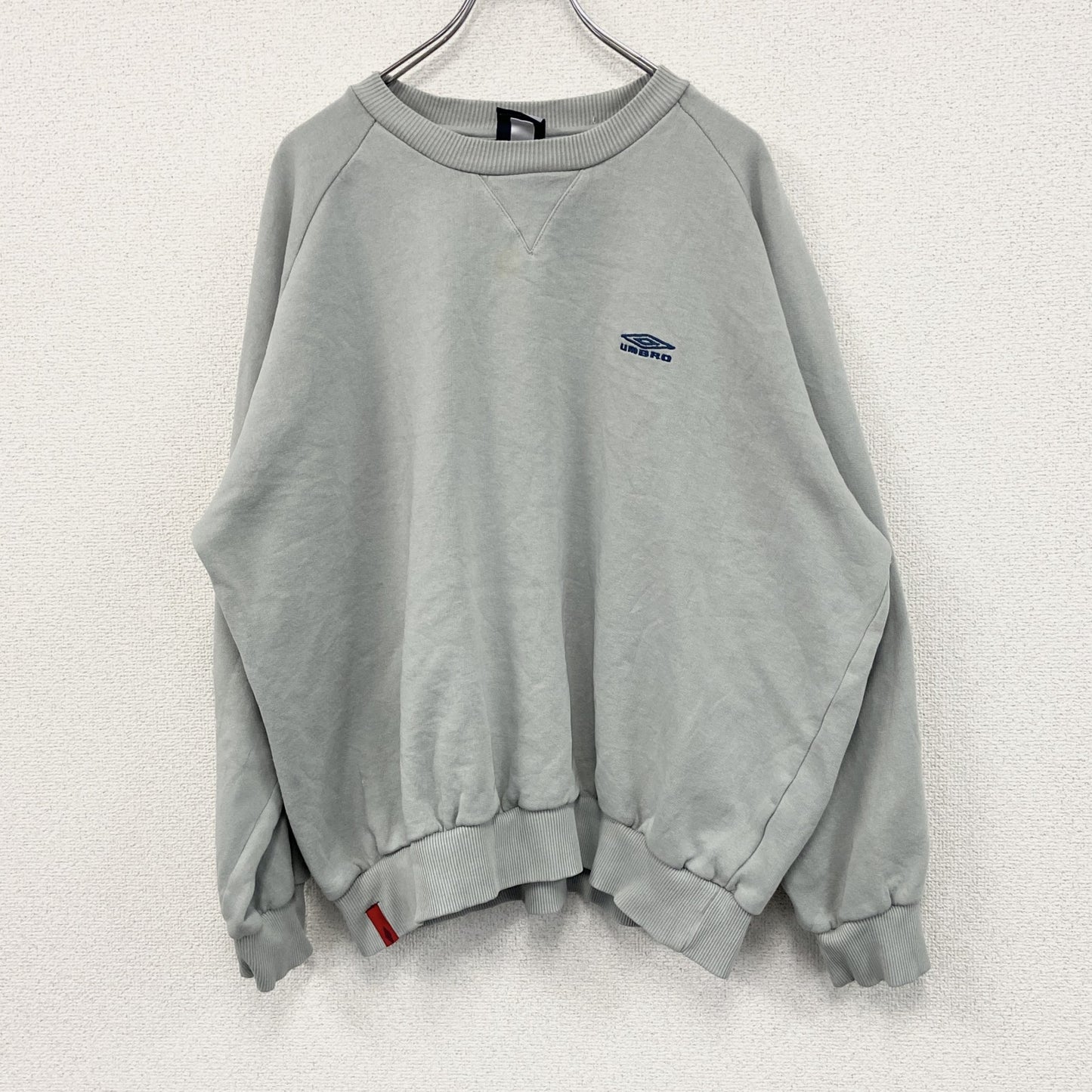 UMBRO　アンブロ　スウェット/トレーナー　前V 　刺繍ロゴ　灰色　グレー　XLサイズ