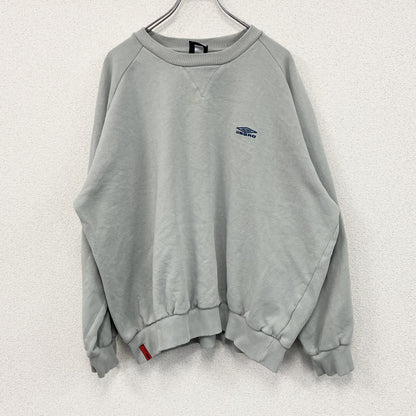 UMBRO　アンブロ　スウェット/トレーナー　前V 　刺繍ロゴ　灰色　グレー　XLサイズ