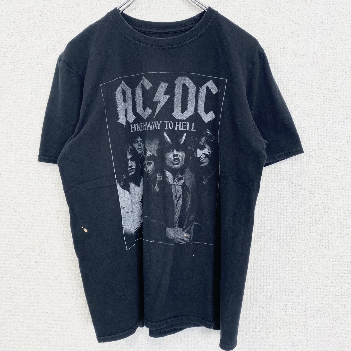 古着 used　半袖バンドプリントTシャツ　AC/DC　音楽　ロック　黒　ブラック　定番　クルーネック　レトロデザイン　Mサイズ