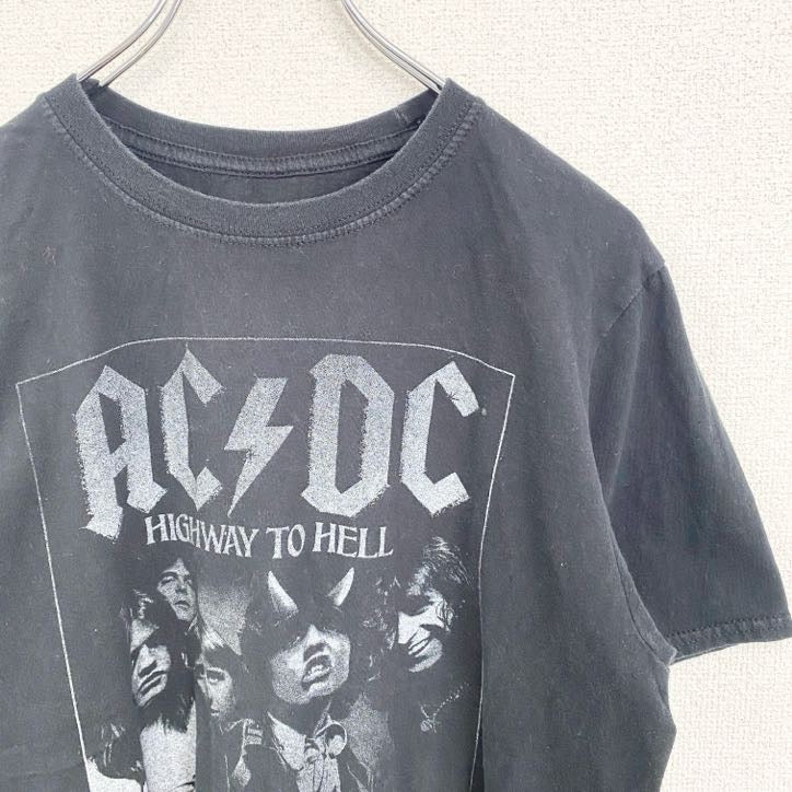 古着 used　半袖バンドプリントTシャツ　AC/DC　音楽　ロック　黒　ブラック　定番　クルーネック　レトロデザイン　Mサイズ