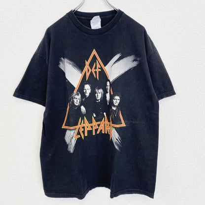 古着 used　半袖バンドプリントTシャツ　デフレパード　音楽　ロック　黒　ブラック　クルーネック　レトロデザイン　XLサイズ