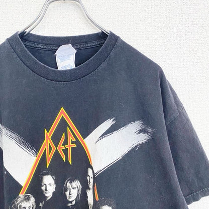 古着 used　半袖バンドプリントTシャツ　デフレパード　音楽　ロック　黒　ブラック　クルーネック　レトロデザイン　XLサイズ