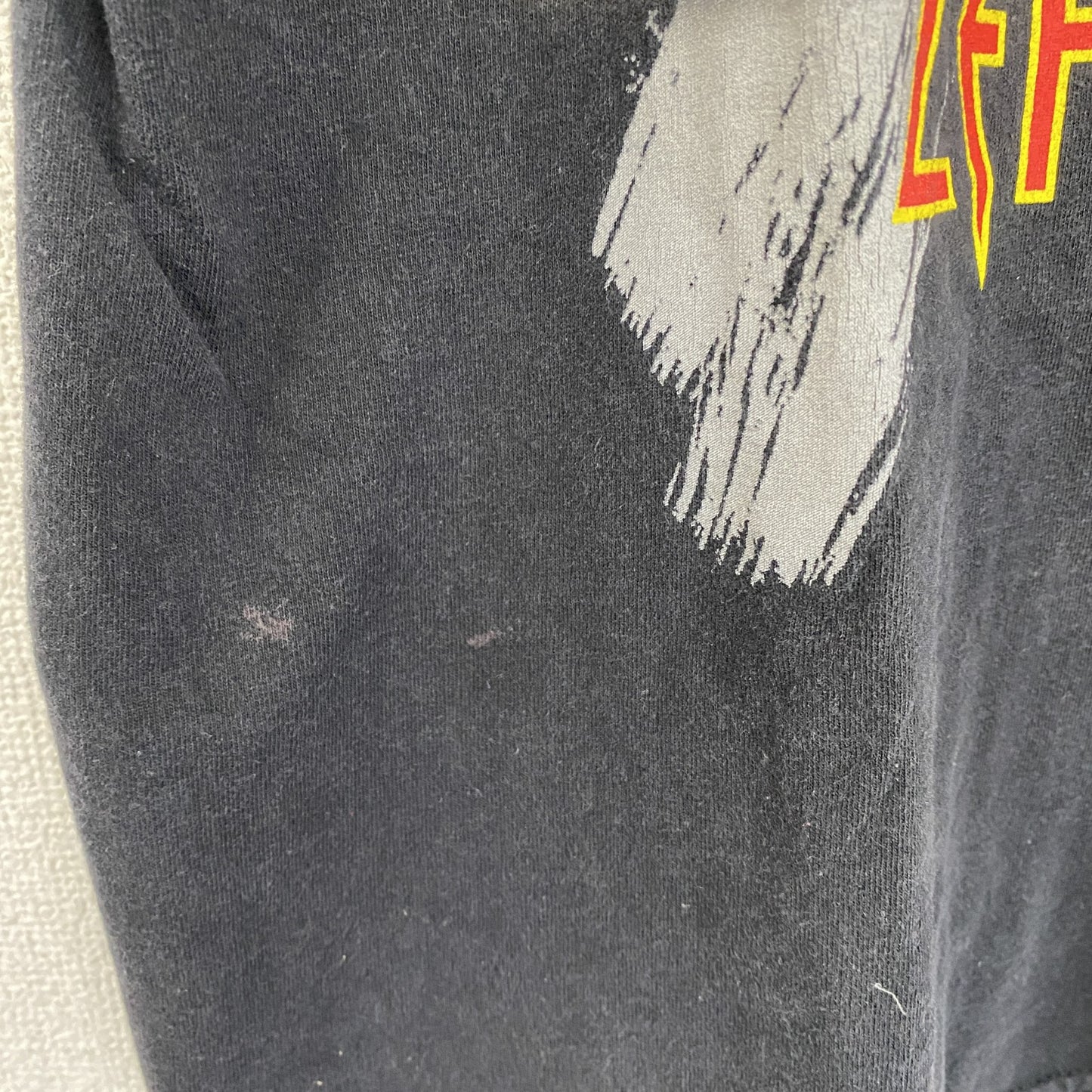 古着 used　半袖バンドプリントTシャツ　デフレパード　音楽　ロック　黒　ブラック　クルーネック　レトロデザイン　XLサイズ