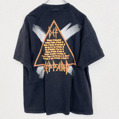古着 used　半袖バンドプリントTシャツ　デフレパード　音楽　ロック　黒　ブラック　クルーネック　レトロデザイン　XLサイズ