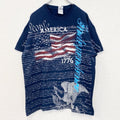 古着 used　GILDAN　半袖ロゴプリントＴシャツ　英字　筆記体　アメリカ国旗　鷲　レトロデザイン　クルーネック　Lサイズ