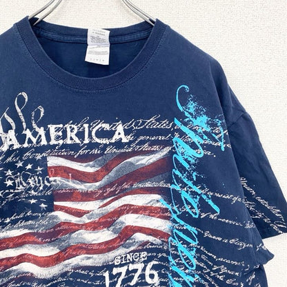 古着 used　GILDAN　半袖ロゴプリントＴシャツ　英字　筆記体　アメリカ国旗　鷲　レトロデザイン　クルーネック　Lサイズ