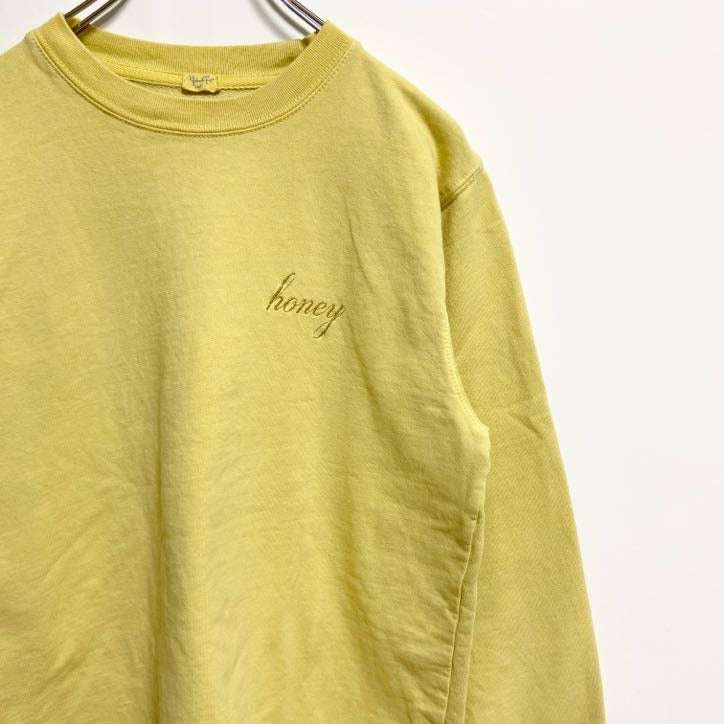 古着 used　長袖クルーネックスウェット　トレーナー　ワンポイント刺　ノームコア　シンプル　honey　黄色　イエロー　秋冬服