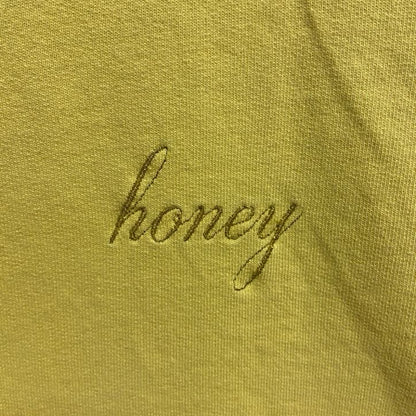 古着 used　長袖クルーネックスウェット　トレーナー　ワンポイント刺　ノームコア　シンプル　honey　黄色　イエロー　秋冬服