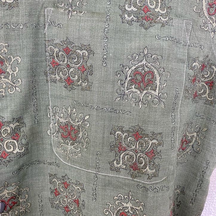 古着 used　半袖総柄シャツ　胸ポケット　個性的　幾何学模様　深緑色　ディープグリーン　レトロデザイン　Mサイズ