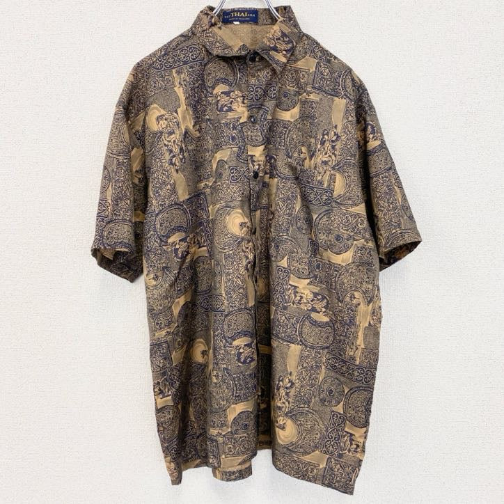 古着 used　半袖総柄シャツ　幾何学模様　胸ポケット　バティック柄　個性的　黄金色　青　レトロデザイン　XLサイズ