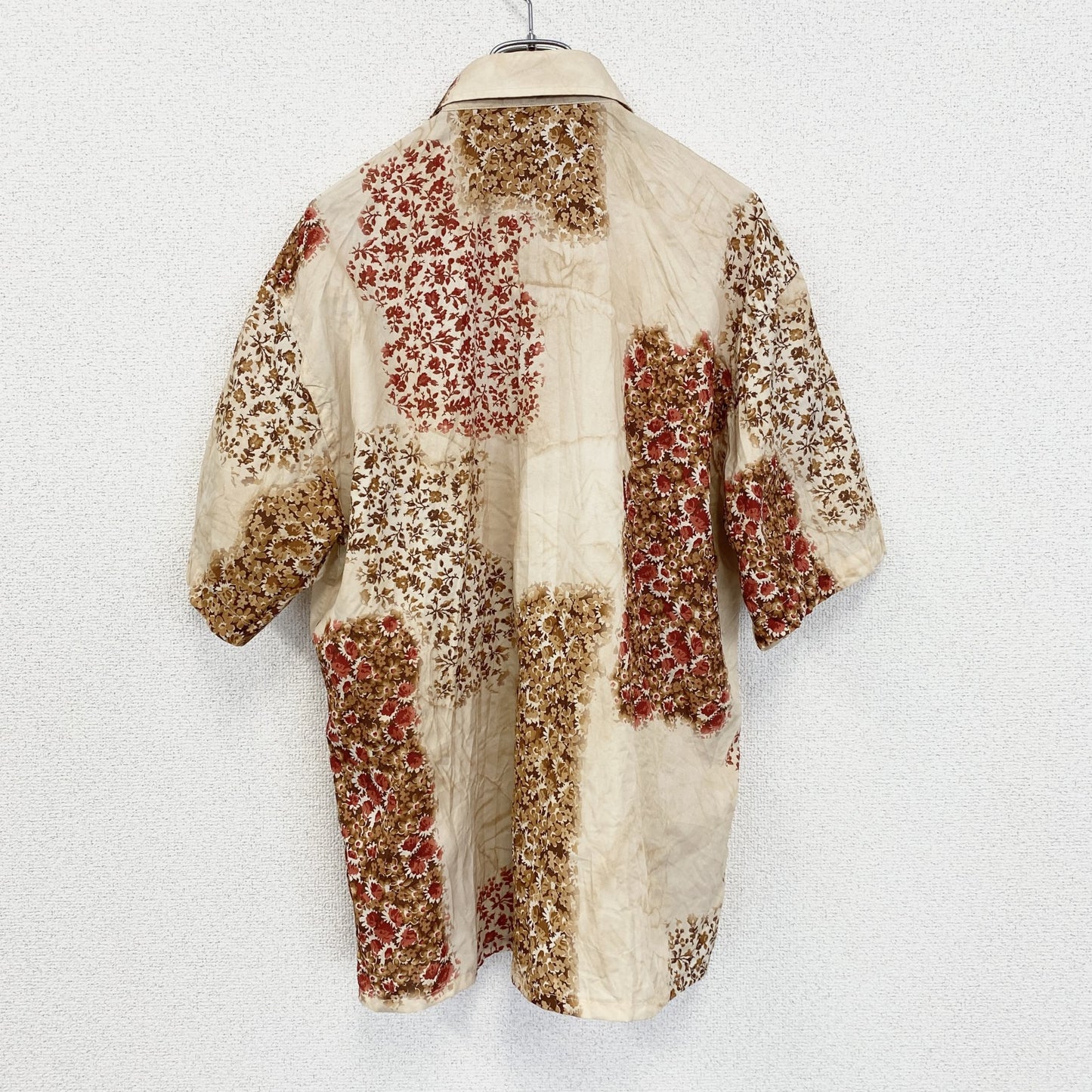 古着 used　SARTORIALE　半袖総柄シャツ　アート　ベージュ　オーバーサイズ　花柄　フラワー　Lサイズ