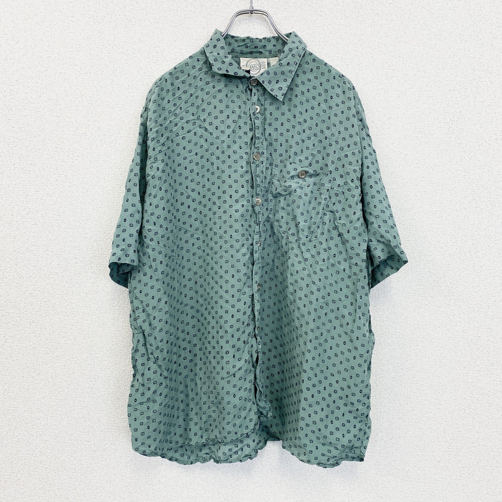 古着 used　MAN'S　半袖総柄シャツ　アート　グリーン　オーバーサイズ　レーヨン　レトロデザイン　胸ポケット