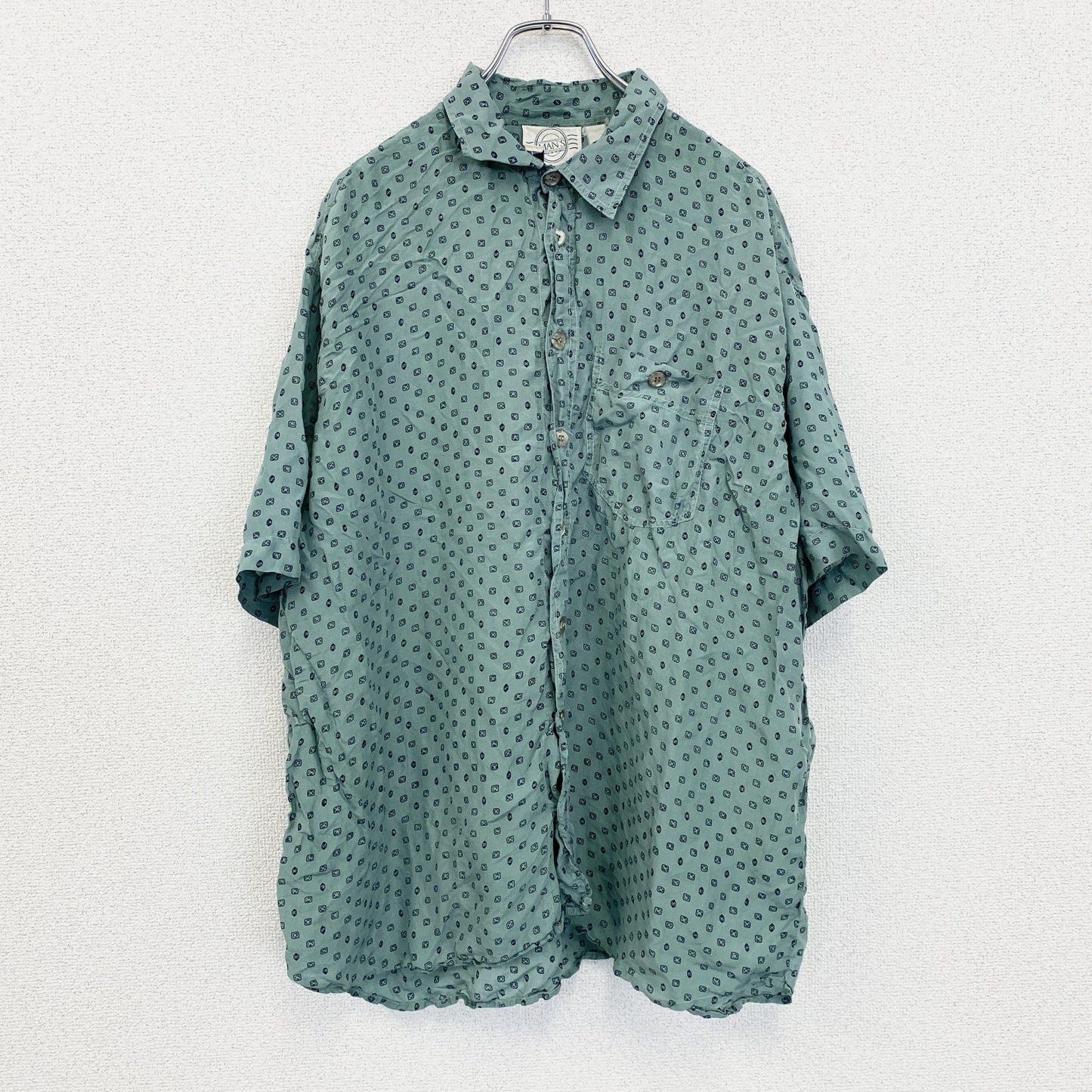 古着 used　MAN'S　半袖総柄シャツ　アート　グリーン　オーバーサイズ　レーヨン　レトロデザイン　胸ポケット