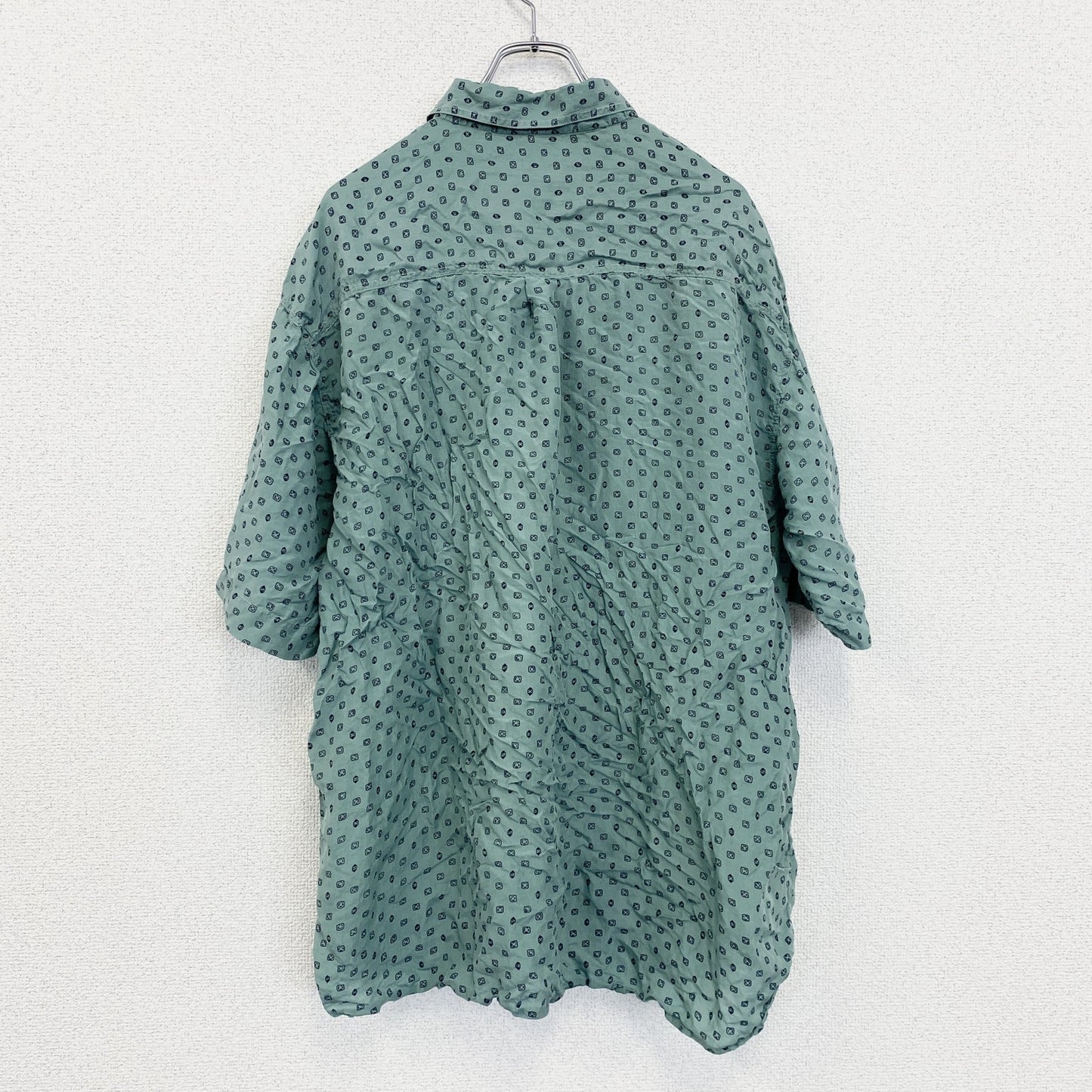 古着 used　MAN'S　半袖総柄シャツ　アート　グリーン　オーバーサイズ　レーヨン　レトロデザイン　胸ポケット