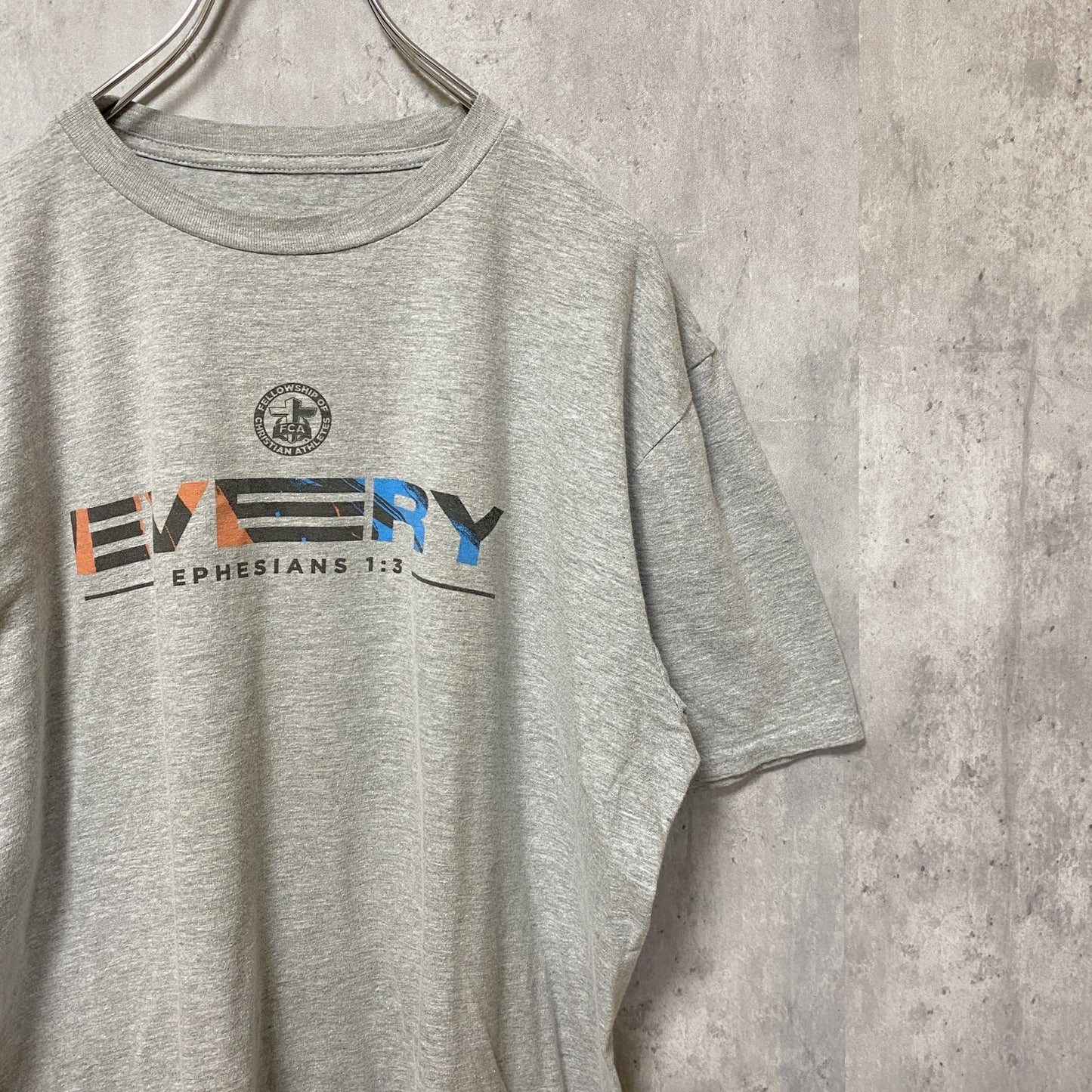 半袖プリントTシャツ　3連プリント　十字架　両面プリント　FCA　デカロゴ　クルーネック　灰色　グレー