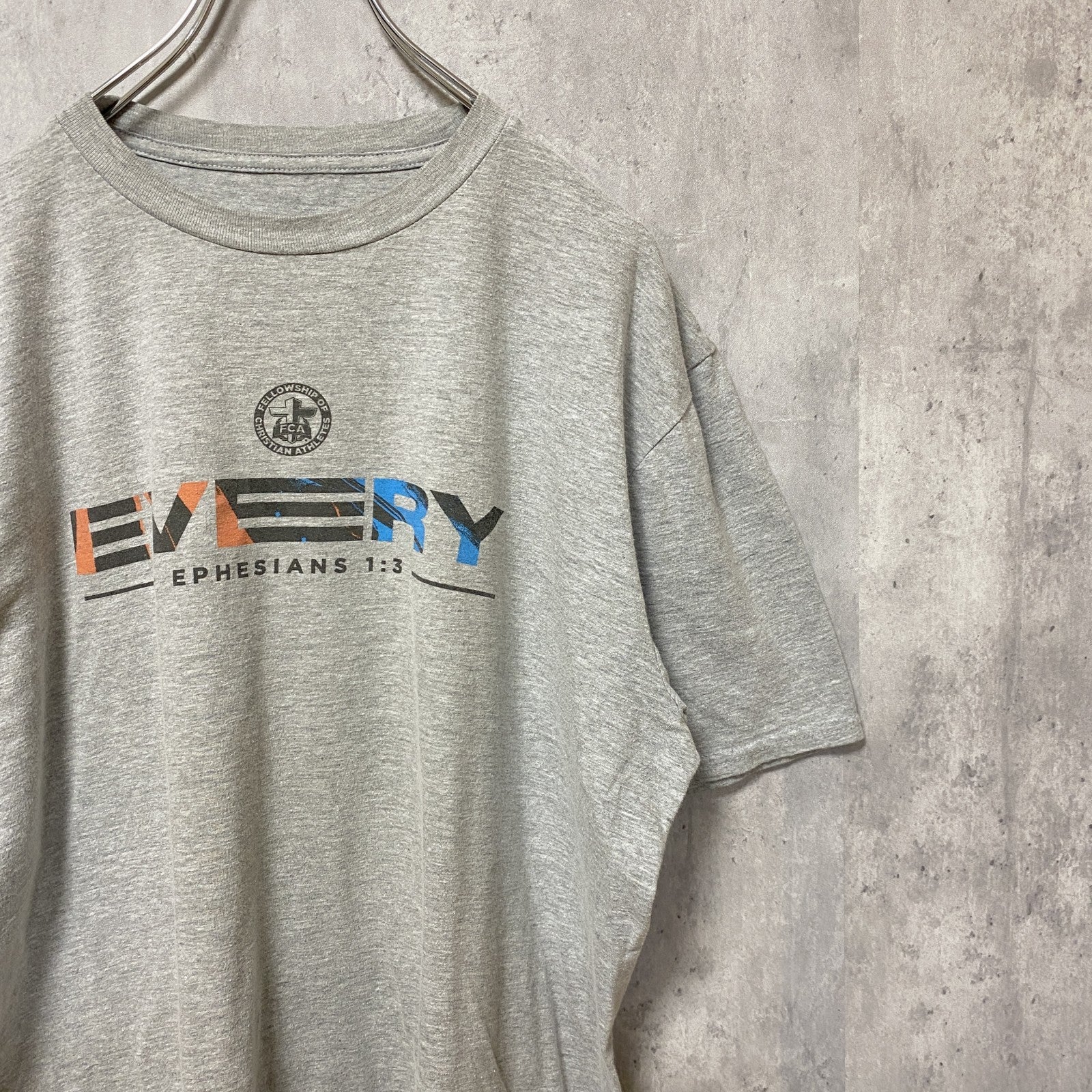 半袖プリントTシャツ　3連プリント　十字架　両面プリント　FCA　デカロゴ　クルーネック　灰色　グレー