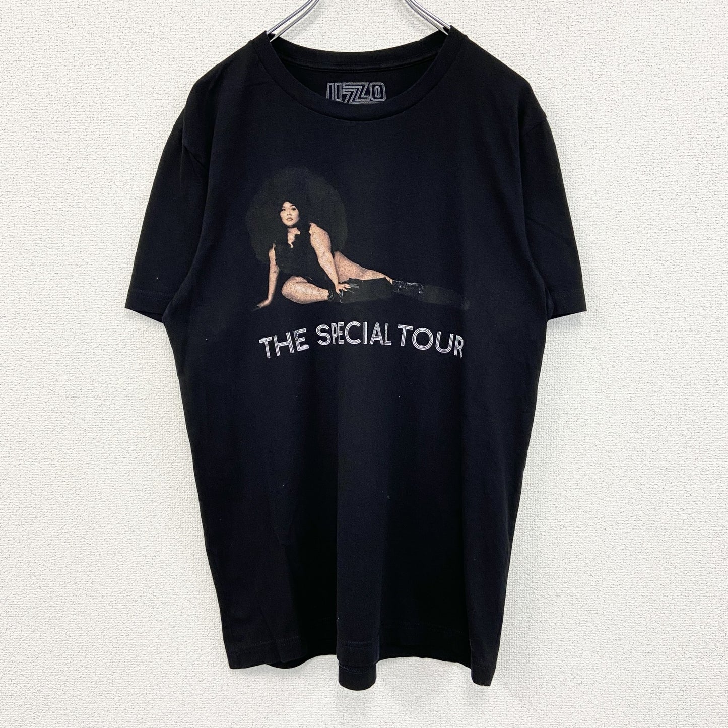 古着 used　LIZZO リゾ　半袖ツアープリントTシャツ　クルーネック　2022　カジュアル　レトロデザイン　黒　Lサイズ