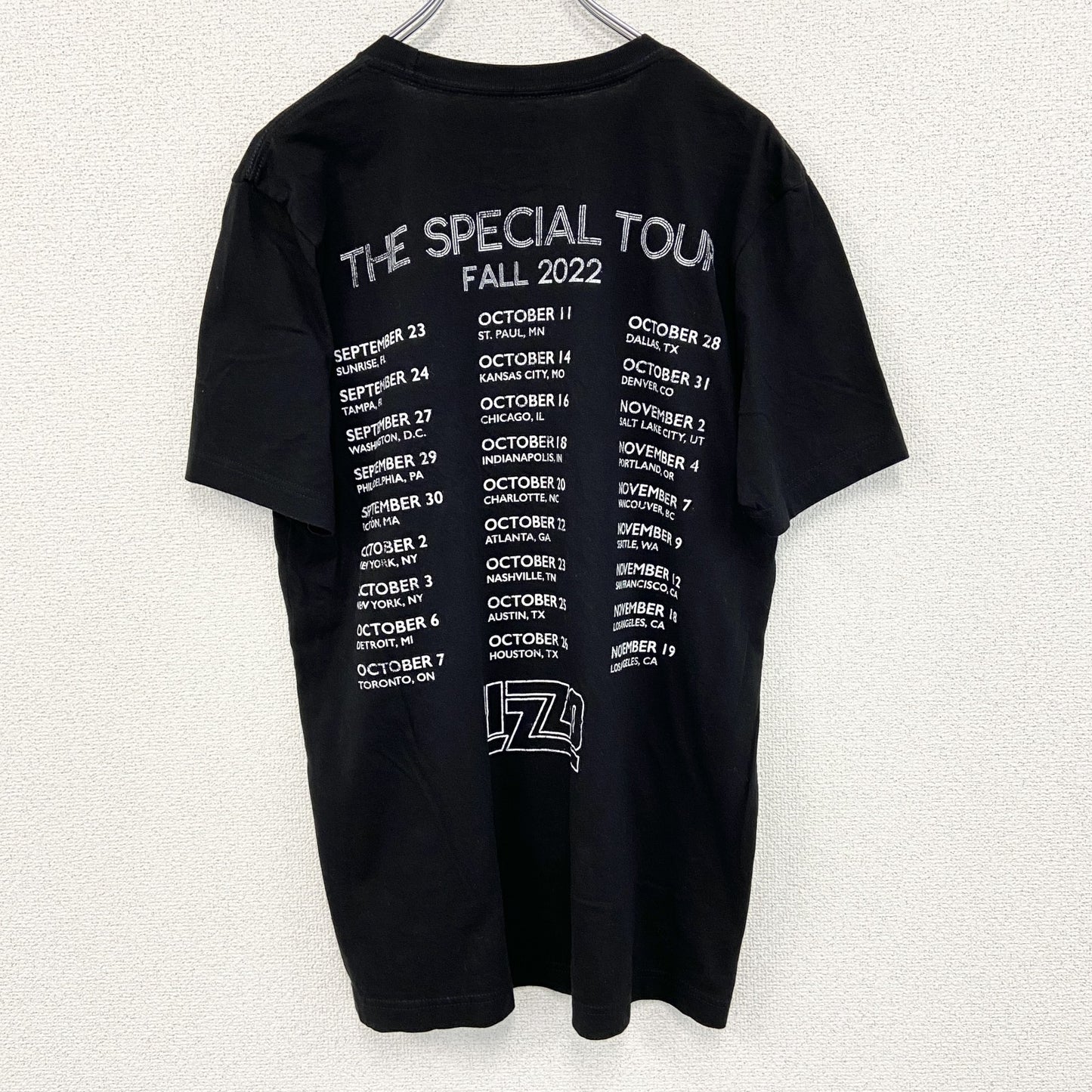 古着 used　LIZZO リゾ　半袖ツアープリントTシャツ　クルーネック　2022　カジュアル　レトロデザイン　黒　Lサイズ