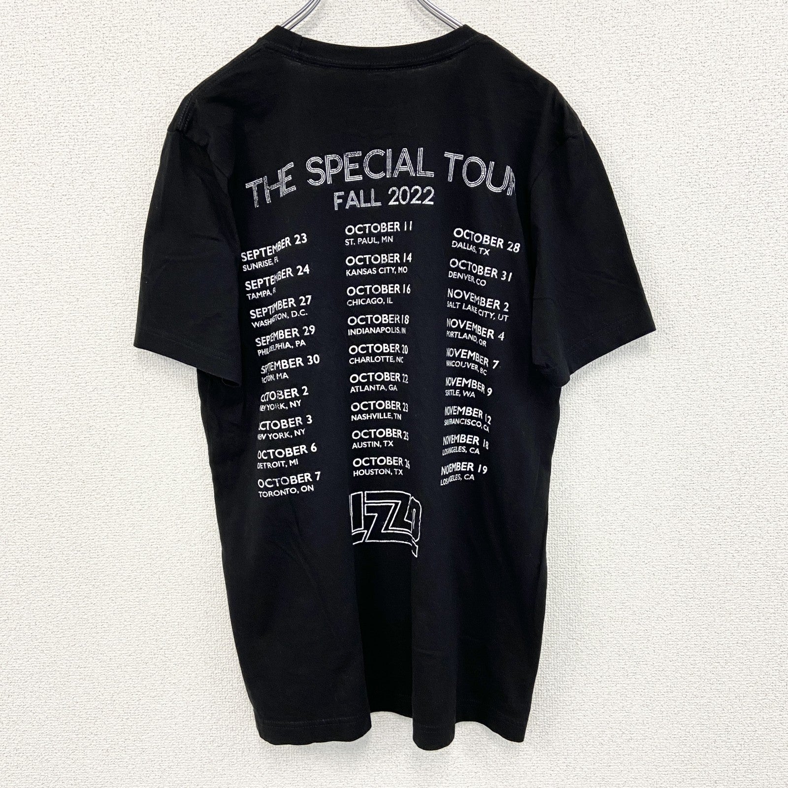 古着 used　LIZZO リゾ　半袖ツアープリントTシャツ　クルーネック　2022　カジュアル　レトロデザイン　黒　Lサイズ