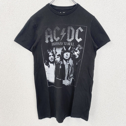 古着 used　AC/DC　半袖バンドプリントTシャツ　クルーネック　音楽　ミュージック　黒　ブラック　Sサイズ