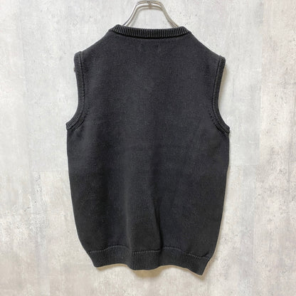 古着 used　CHAPS　チャップス　ワンポイント刺繍ニットベスト　Vネック　黒　ブラック　シンプル　ノームコア