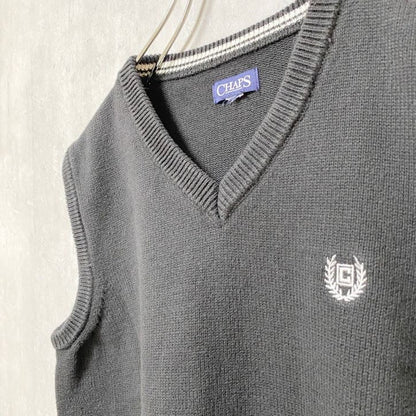 古着 used　CHAPS　チャップス　ワンポイント刺繍ニットベスト　Vネック　黒　ブラック　シンプル　ノームコア