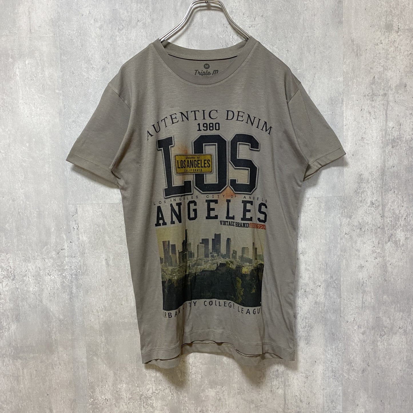 Triple m　半袖プリントフォトTシャツ　ライセンスプレート　Los Angeles　アーチプリント　英字プリント　カーキ　Mサイズ