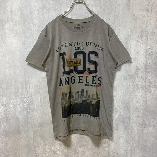 Triple m　半袖プリントフォトTシャツ　ライセンスプレート　Los Angeles　アーチプリント　英字プリント　カーキ　Mサイズ