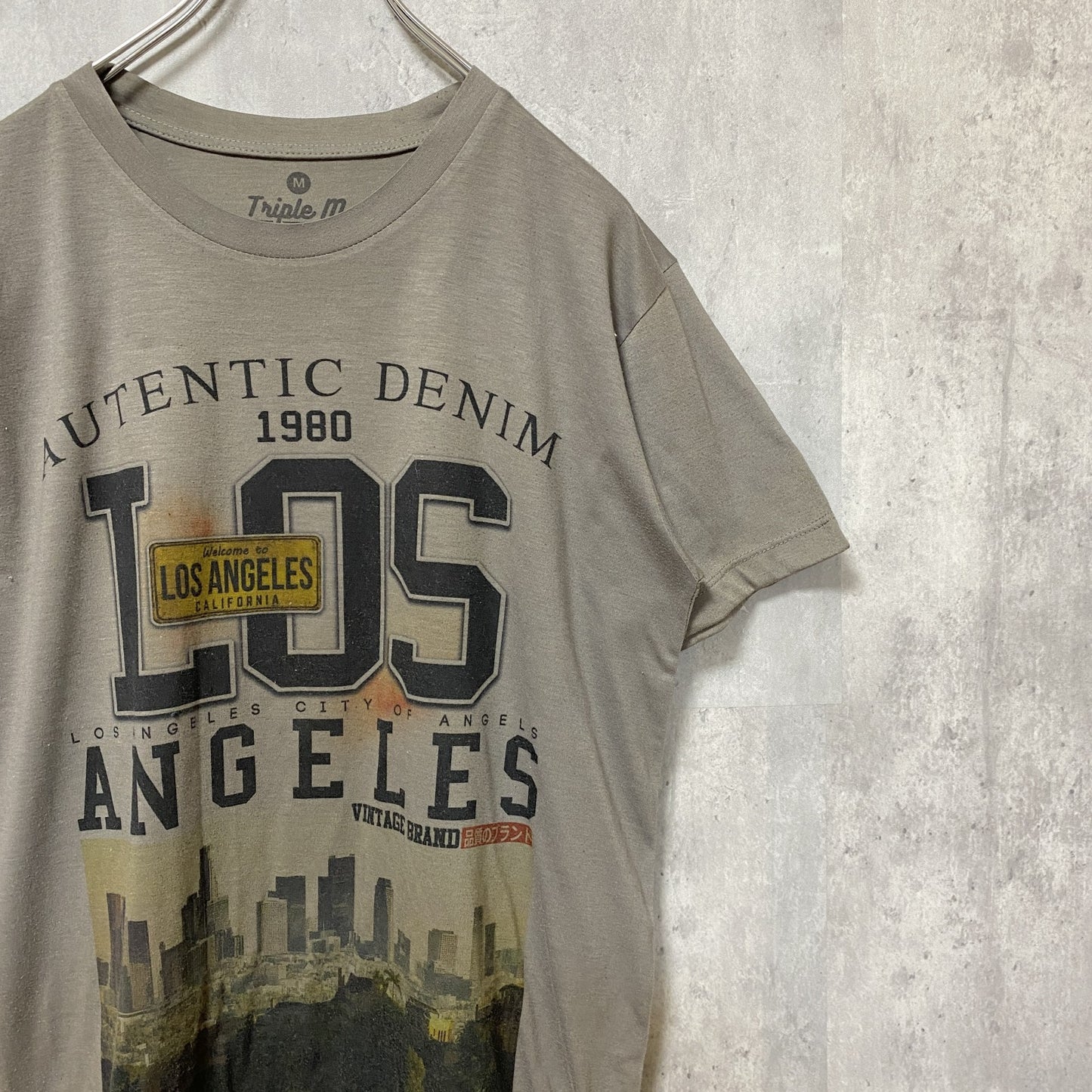 Triple m　半袖プリントフォトTシャツ　ライセンスプレート　Los Angeles　アーチプリント　英字プリント　カーキ　Mサイズ