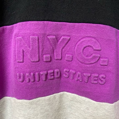 古着 used　長袖デザインスウェット　トレーナー　切り替えカラー　エンボス加工　NYC　黒　紫　白　レトロ　Sサイズ