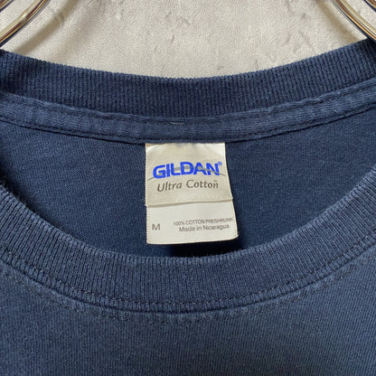 古着 used　GILDAN　ギルダン　半袖プリントTシャツ　クルーネック　ネイビー　レトロデザイン　Mサイズ
