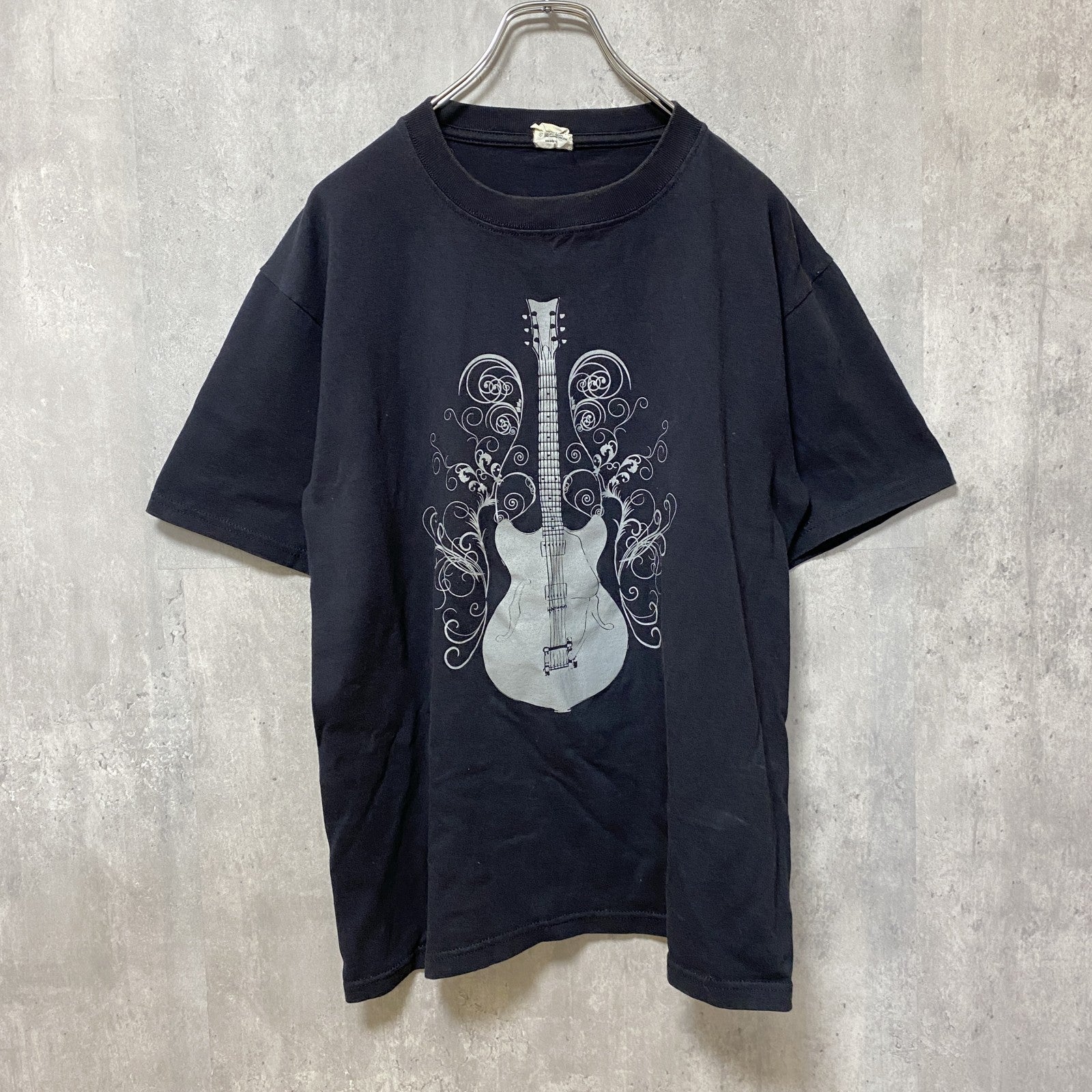 古着 used　anvil　アンビル　半袖プリントTシャツ　クルーネック　ギター　レトロデザイン　ブラック　黒　Mサイズ