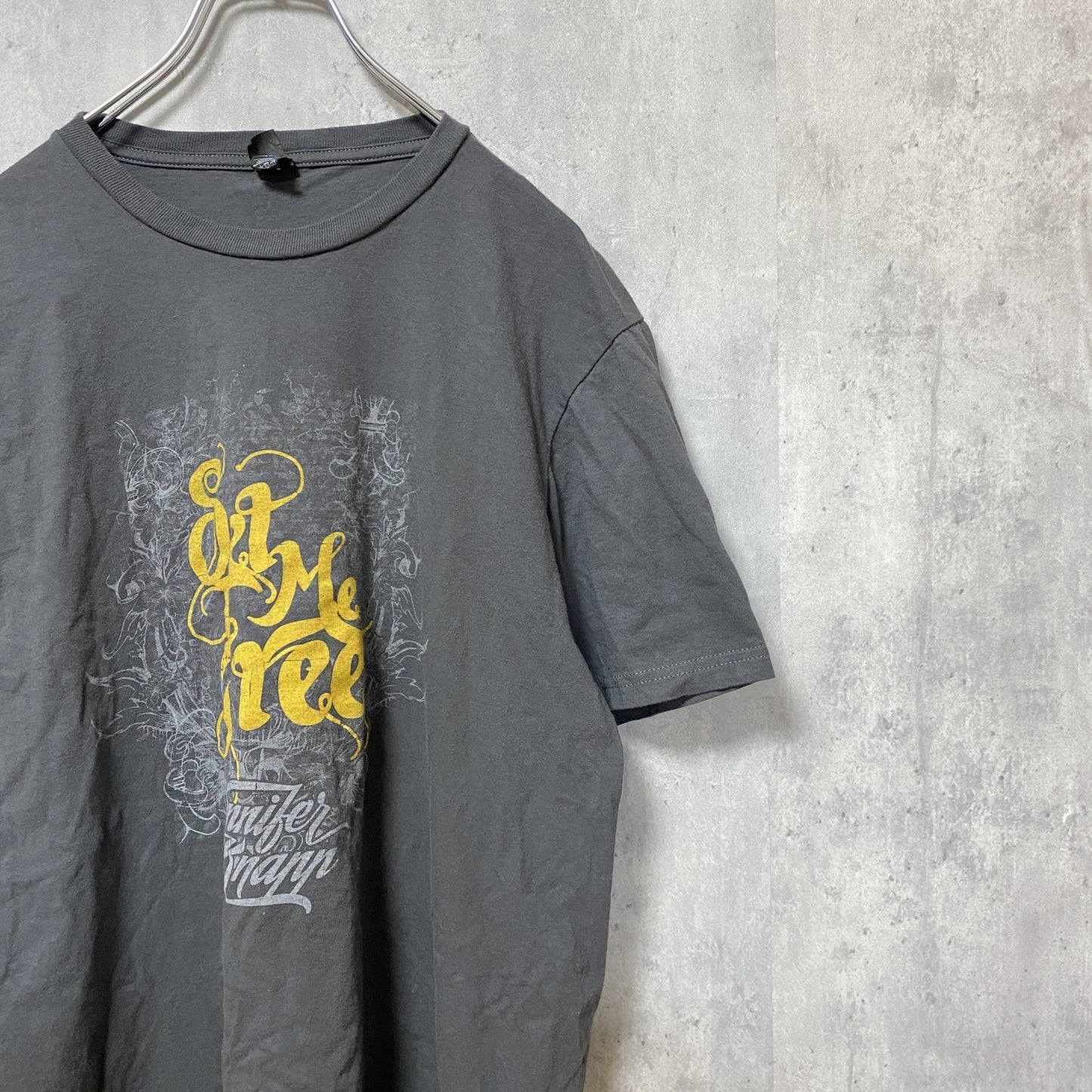 古着 used　THE CONCERT TEE　半袖プリントTシャツ　クルーネック　チャコールグレー　レトロデザイン　Lサイズ　