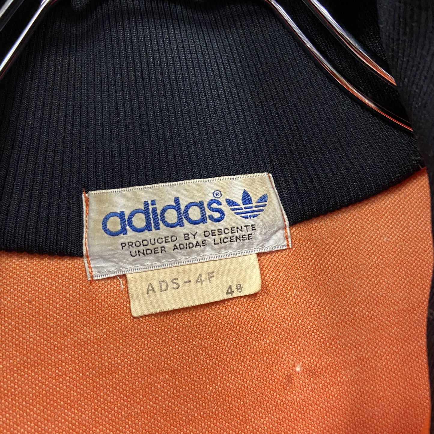 adidas　アディダス　デサント製　トラックジャケット/ジャージ　オレンジ　4サイズ