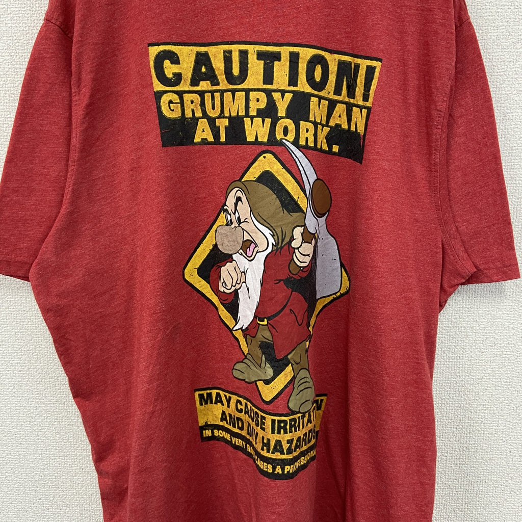 古着 used　Disney ディズニー　半袖プリントTシャツ　7人の小人　おこりんぼ　カジュアル　赤　クルーネック　XLサイズ