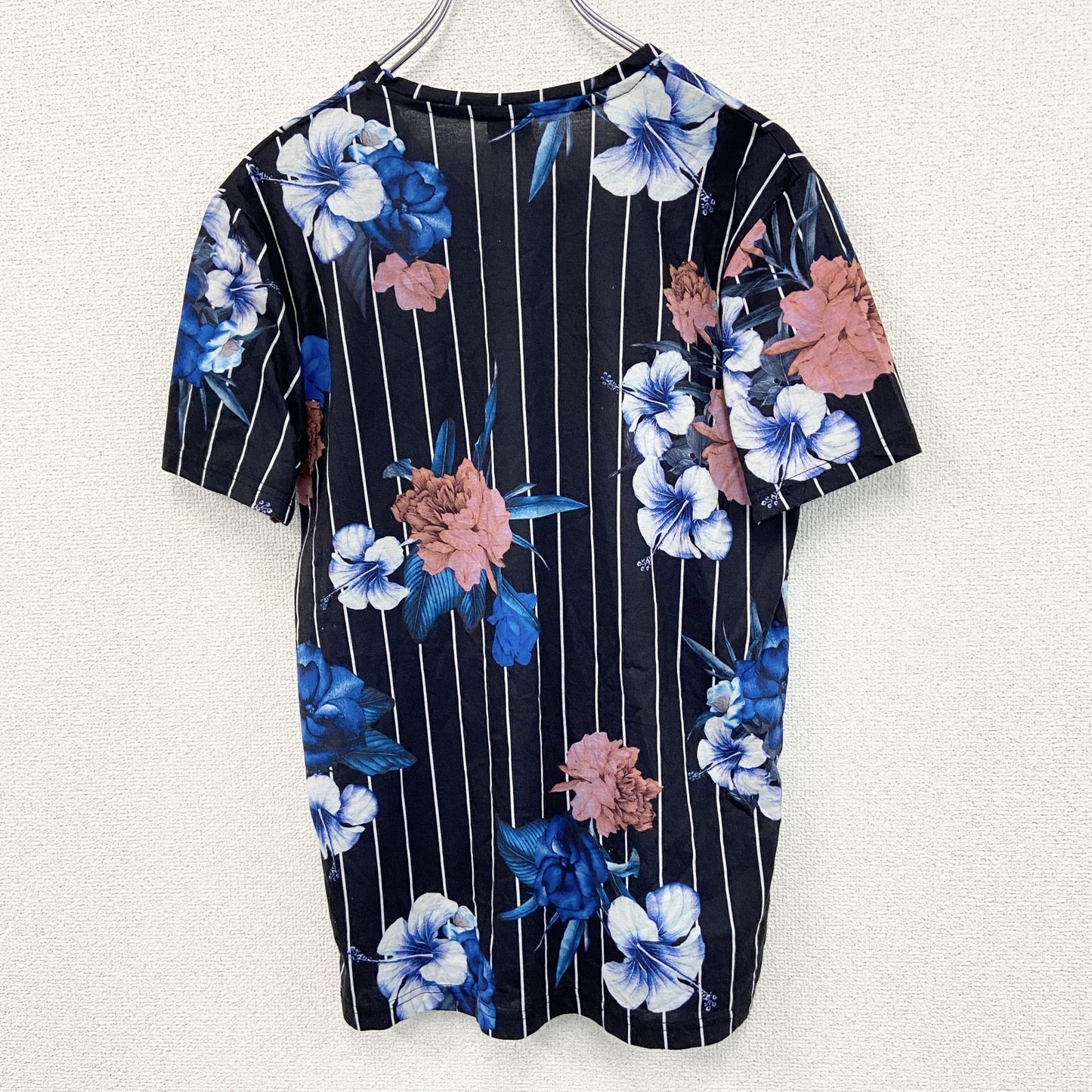 古着 used　FSBN　半袖総柄プリントTシャツ　花柄　カジュアルデザイン　黒　個性的　レトロ　クルーネック　Sサイズ