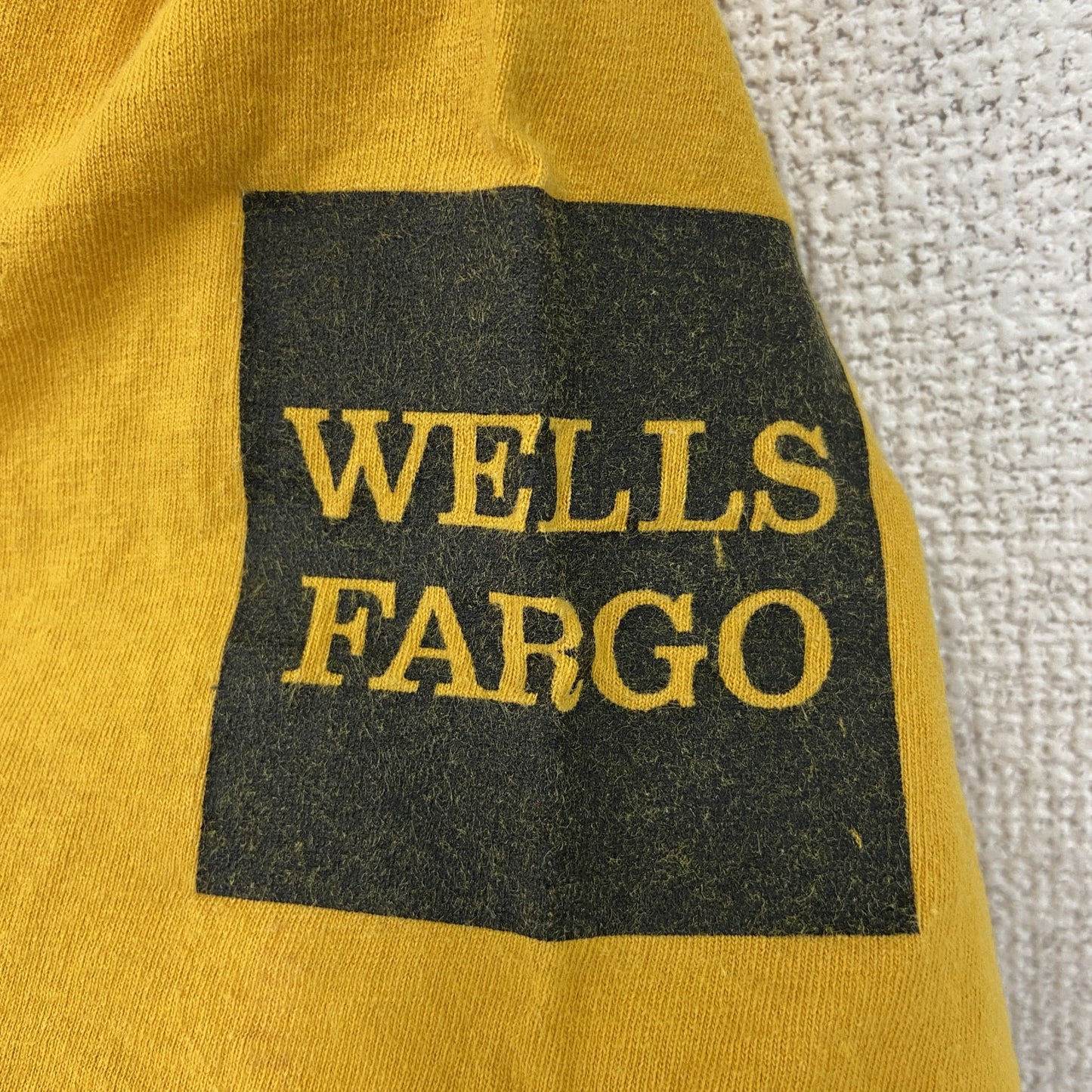 古着 used　adidas アディダス　半袖プリントTシャツ　WELLS FARCO　黄色　カジュアル　クルーネック　Lサイズ