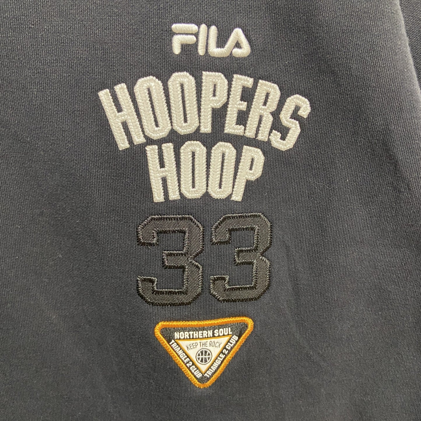 古着 used FILA フィラ　長袖クルーネックワッペンロゴスウェット　トレーナー　個性的　レトロデザイン　ブラック　Ｍサイズ