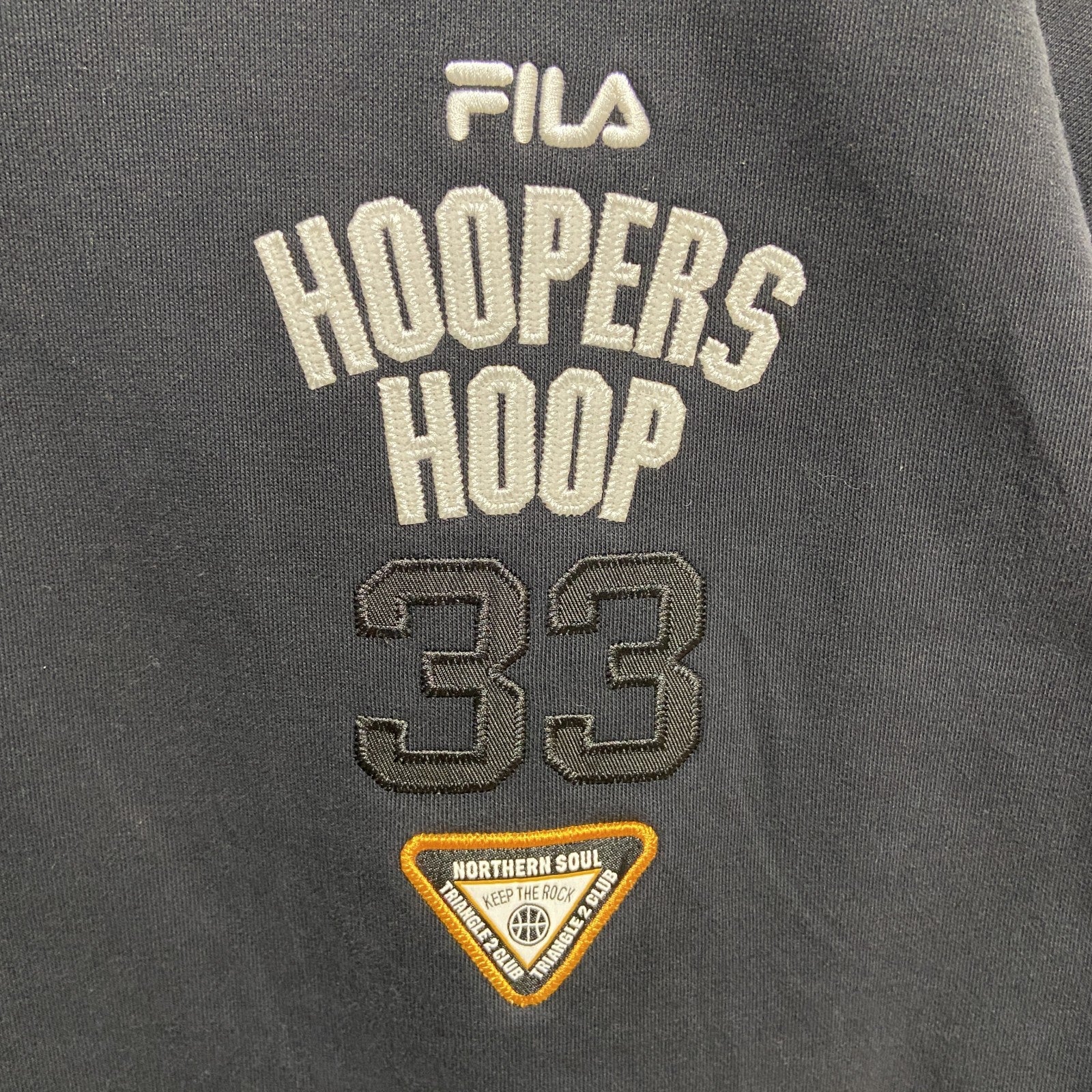 古着 used FILA フィラ　長袖クルーネックワッペンロゴスウェット　トレーナー　個性的　レトロデザイン　ブラック　Ｍサイズ