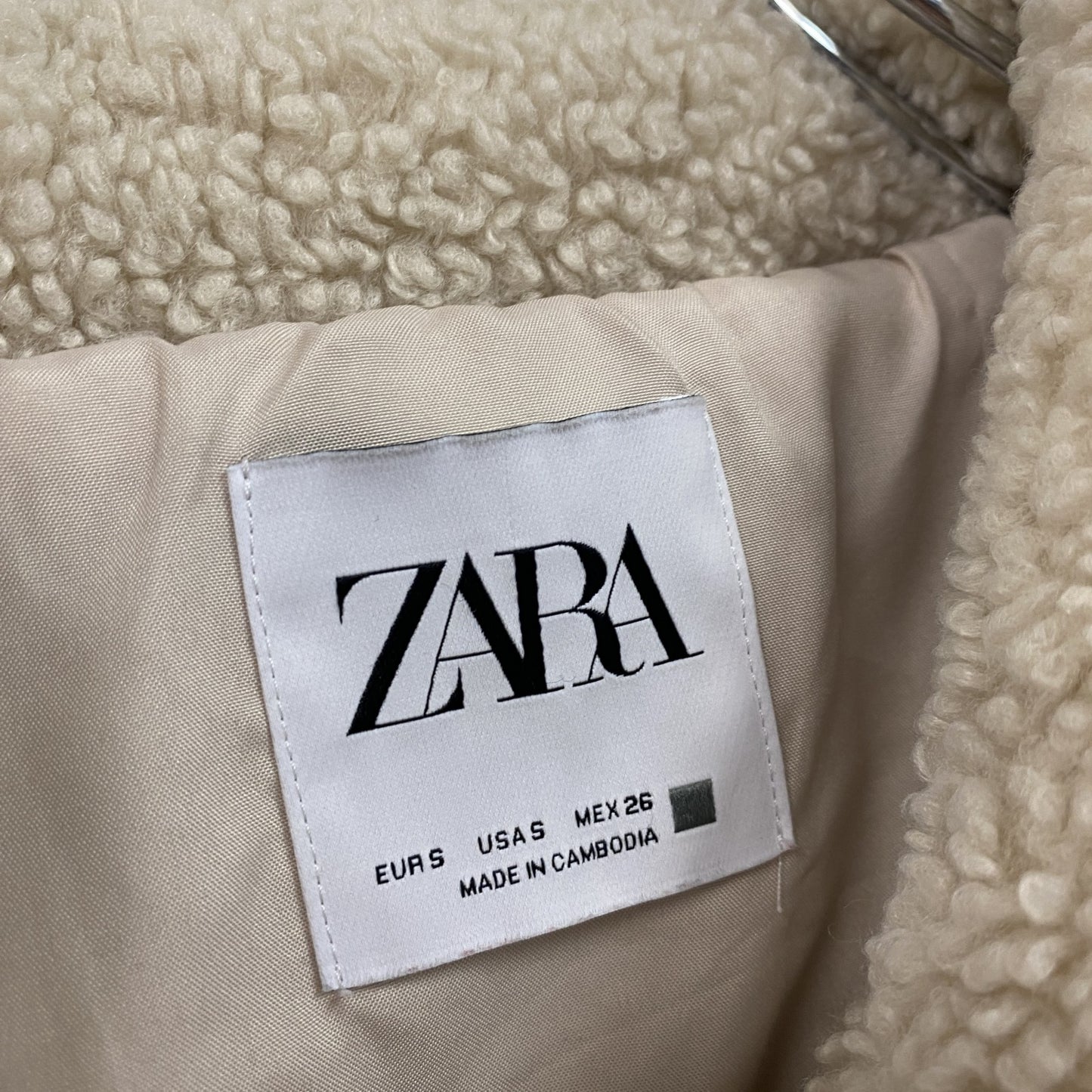 ZARA　ザラ　クロップド丈フェイクボアジャケット　アイボリー　Sサイズ