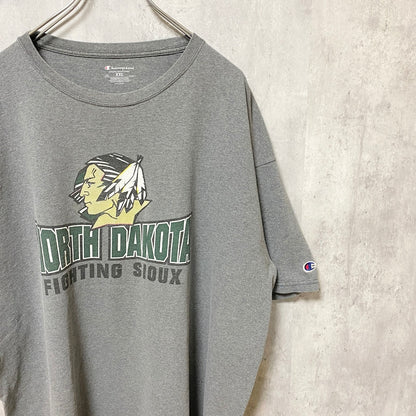 古着 used　Champion チャンピオン　半袖クルーネックプリントTシャツ　レトロデザイン　オーバーサイズ　XXLサイズ