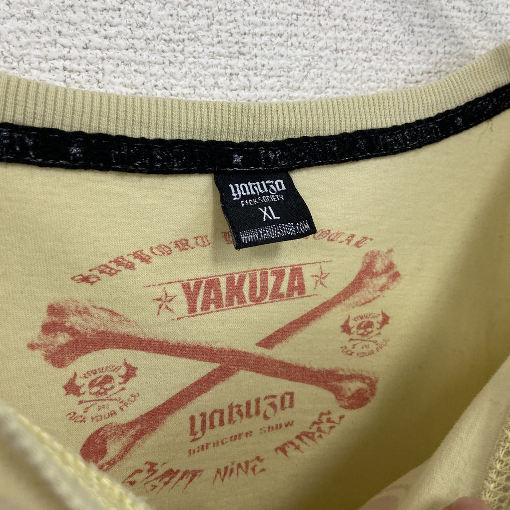 古着 used　YAKUZA　半袖プリントTシャツ　スカルデザイン　ドクロ　ロックデザイン　クリーム色　レトロ　XLサイズ