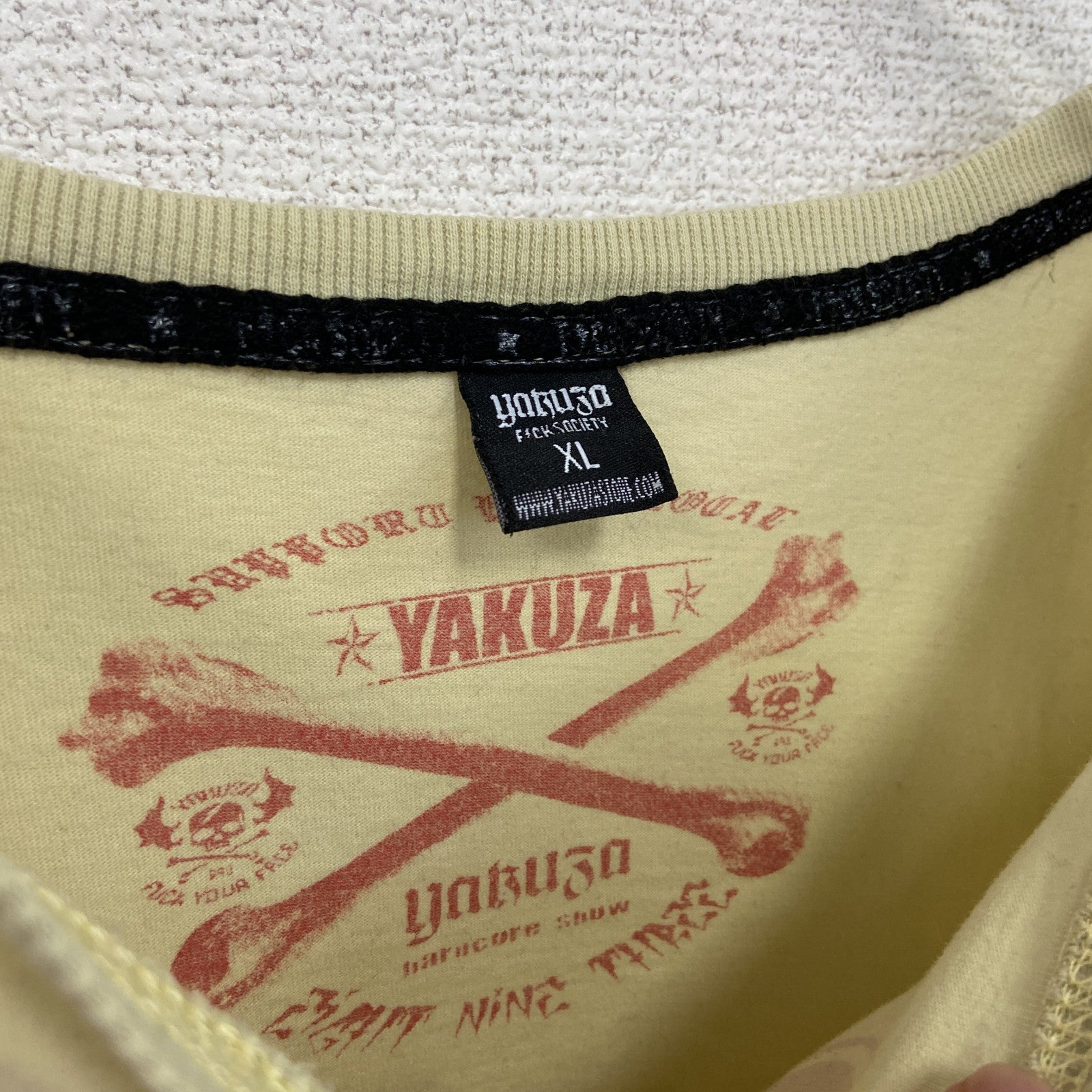 古着 used　YAKUZA　半袖プリントTシャツ　スカルデザイン　ドクロ　ロックデザイン　クリーム色　レトロ　XLサイズ