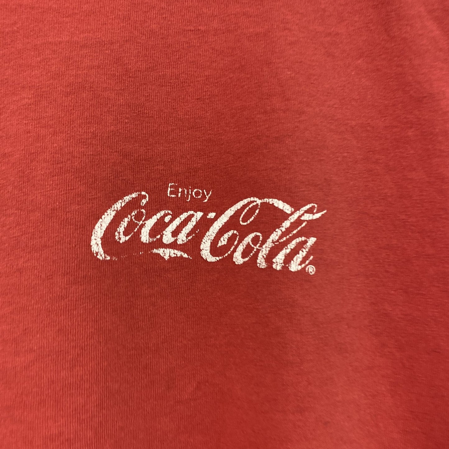 Coca-Cola　コカ・コーラ　半袖プリントTシャツ　企業ロゴ　聖地　フェード　両面プリント　赤　レッド　Mサイズ