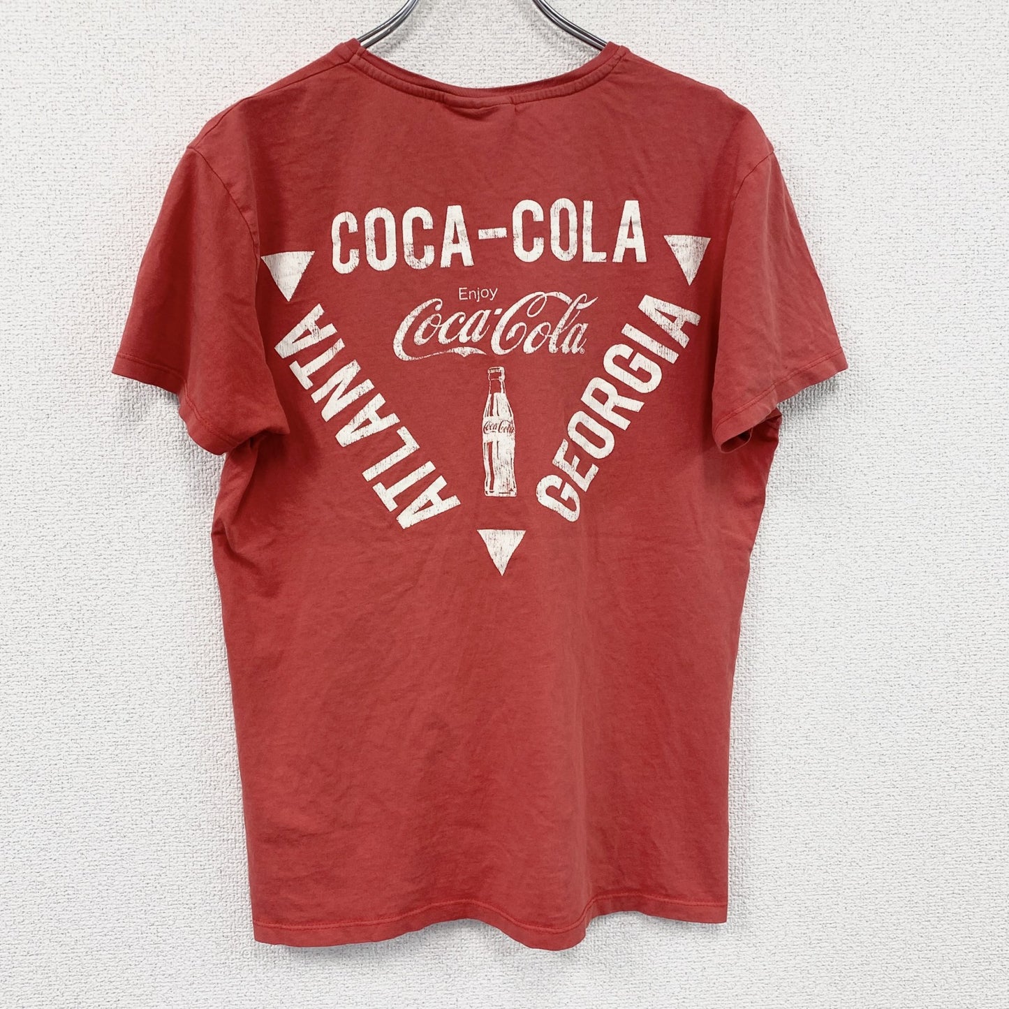 Coca-Cola　コカ・コーラ　半袖プリントTシャツ　企業ロゴ　聖地　フェード　両面プリント　赤　レッド　Mサイズ